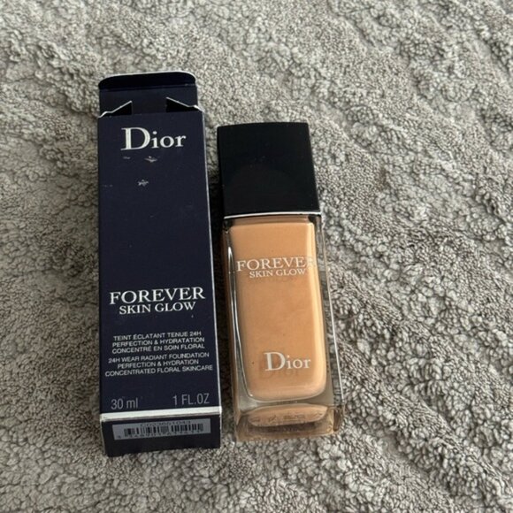 Sold Dior Forever Skin Glow Radiant Foundation Shade 4WP Warm Peach | NEW - Picture 4 of 9